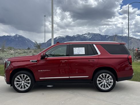 Used 2024 GMC Yukon Denali w/ Advanced Technology Package AWD/4WD image 2