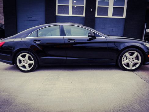 Used 2014 Mercedes-Benz CLS 550 4MATIC w/ Premium 1 Package image 4