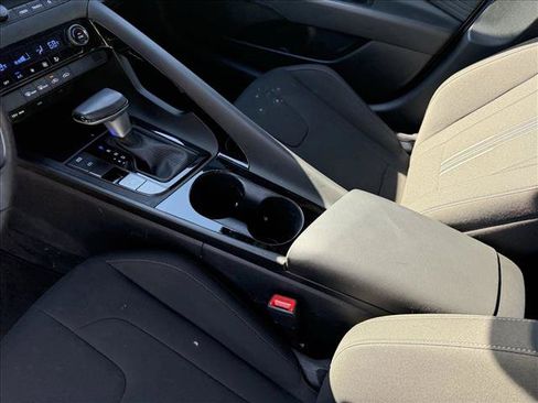 Certified 2025 Hyundai Elantra SEL FWD image 14