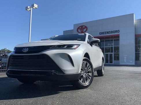 Used 2024 Toyota Venza XLE AWD/4WD image 1