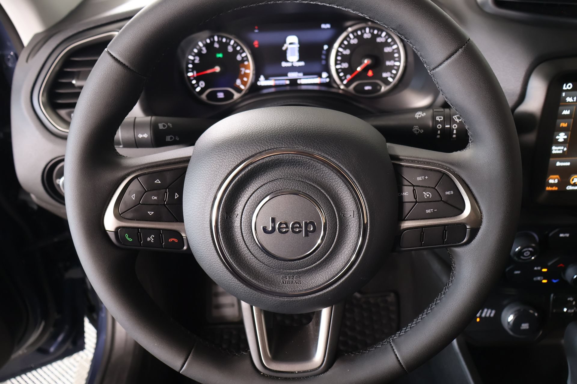 Used 2022 Jeep Renegade Latitude AWD/4WD image 3