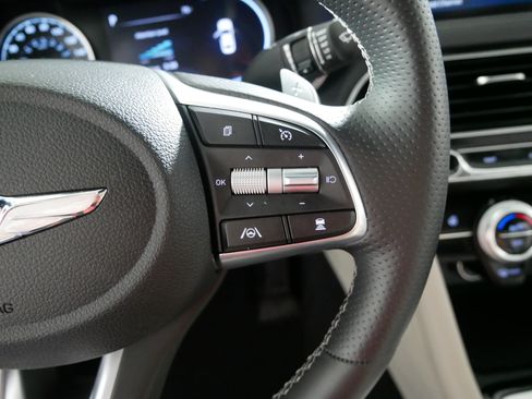 Used 2023 Genesis G70 2.0T AWD/4WD image 28