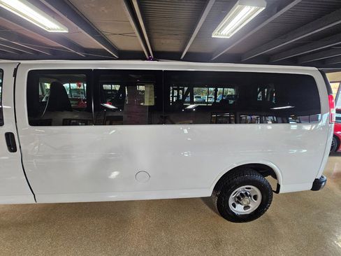 Used 2016 Chevrolet Express 3500 LT w/ LT Preferred Equipment Group image 4