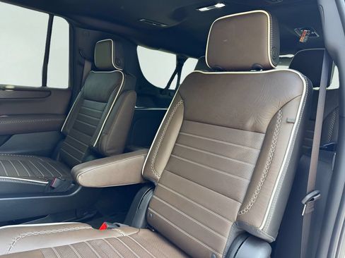 New 2026 GMC Yukon XL Denali Ultimate w/ LPO, Floor Liner Package AWD/4WD image 17