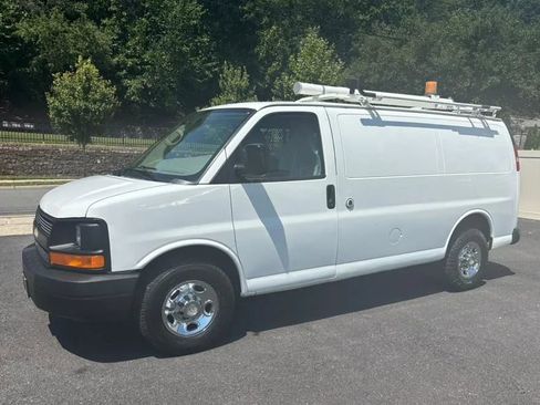 Used 2011 Chevrolet Express 2500 image 1