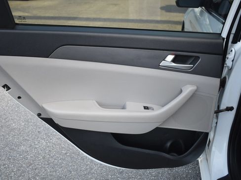 Used 2016 Hyundai Sonata SE FWD image 32