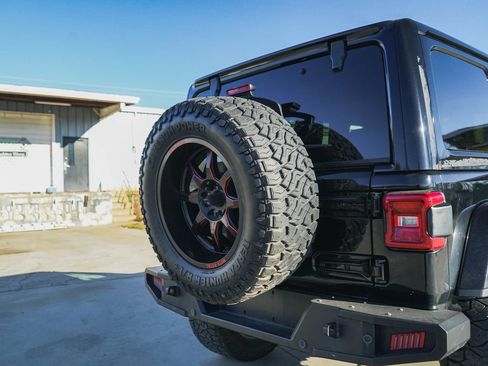 Used 2019 Jeep Wrangler Unlimited Sahara image 30