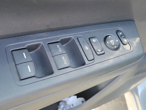 Used 2025 Honda CR-V EX image 19