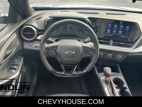 Used 2024 Chevrolet Trax RS w/ Sunroof Package image 17