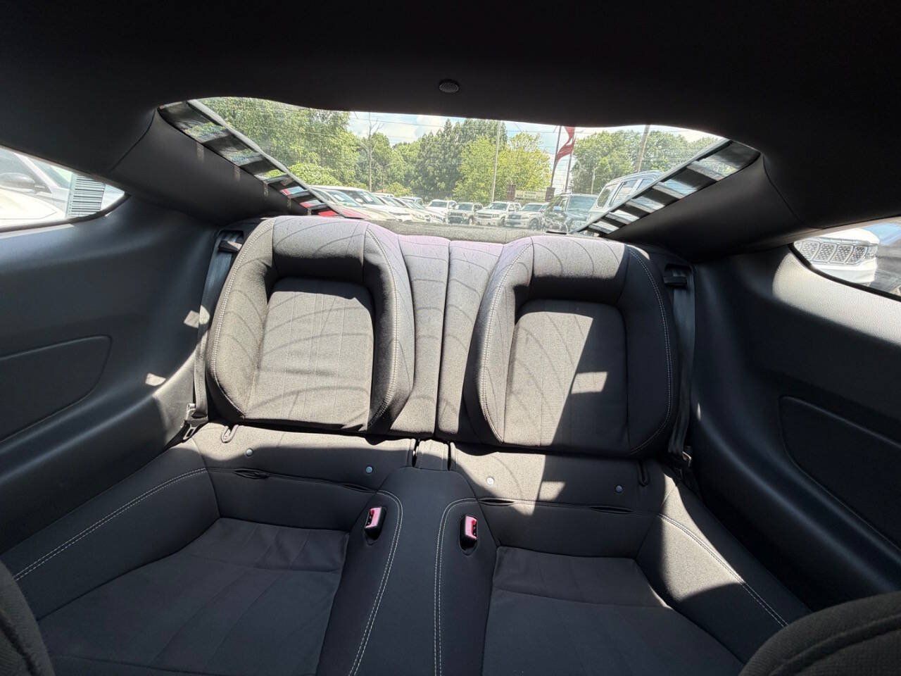Used 2018 Ford Mustang Coupe RWD image 22