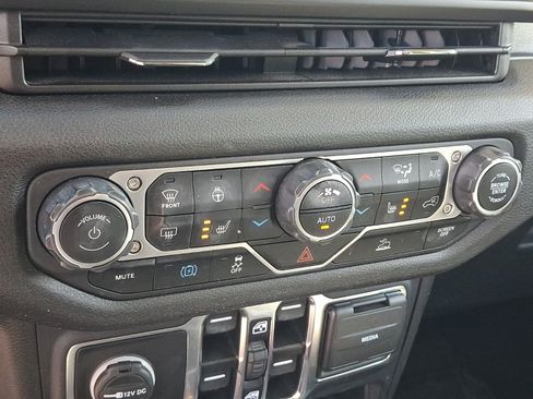 Used 2024 Jeep Wrangler Unlimited w/ Convenience Group AWD/4WD image 13