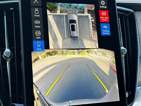 New 2026 Volvo XC90 B5 Plus image 17