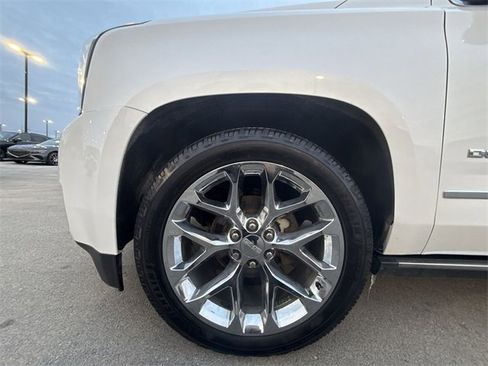 Used 2020 GMC Yukon XL Denali w/ Denali Premium Package image 10