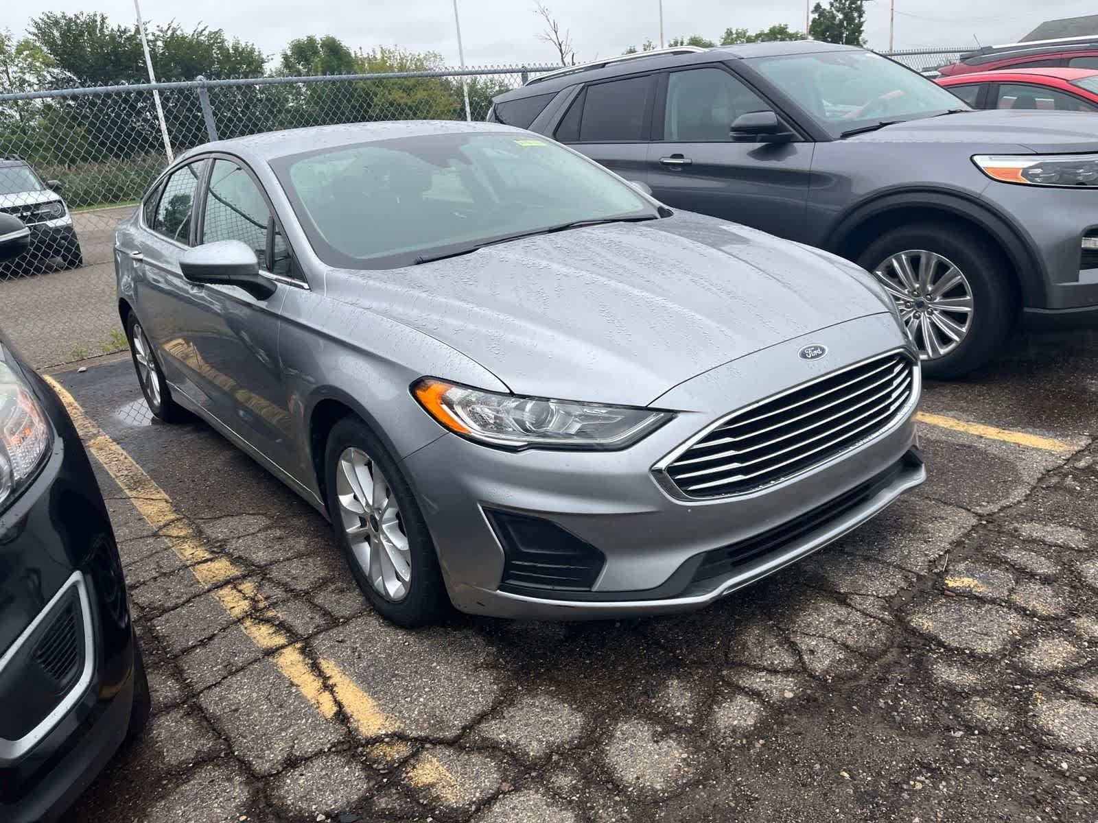 Used 2020 Ford Fusion SE FWD image 19