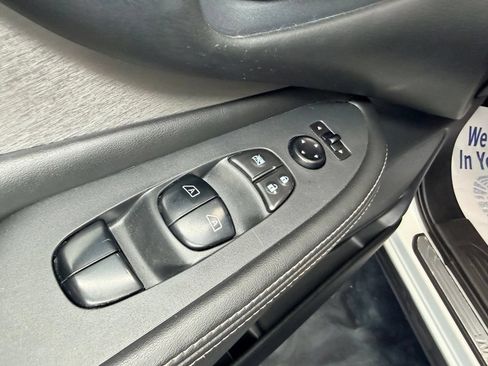 Used 2019 Nissan Murano SV AWD/4WD image 16