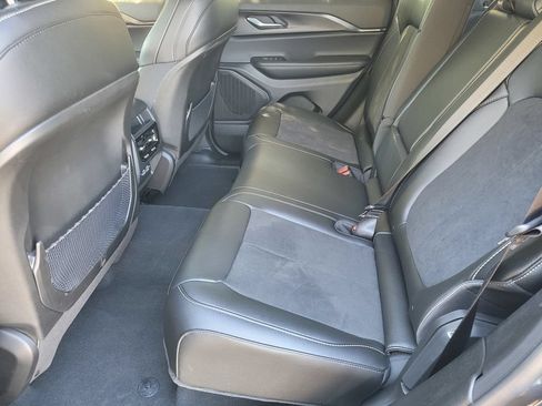 Used 2025 Jeep Grand Cherokee Altitude w/ Trailer Tow Package AWD/4WD image 10