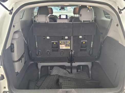 Used 2022 Toyota Sienna LE FWD image 7