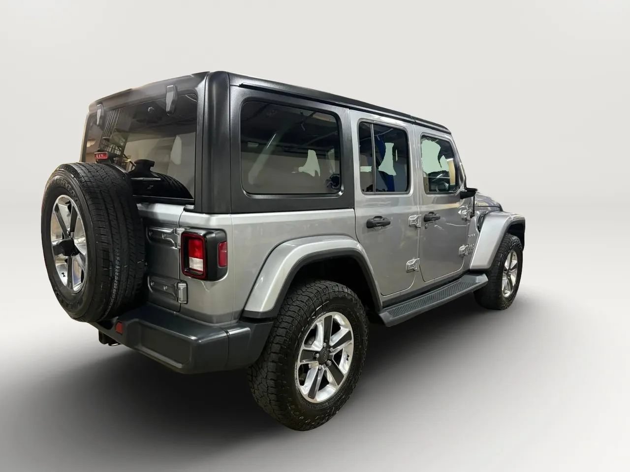 Used 2018 Jeep Wrangler Unlimited Sahara w/ Dual Top Group AWD/4WD image 8