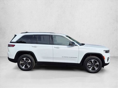Used 2022 Jeep Grand Cherokee Limited 4xe w/ Luxury Tech Group II AWD/4WD image 4