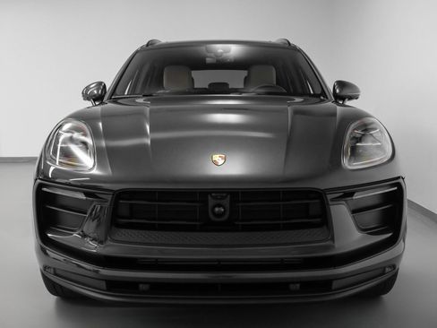 Used 2025 Porsche Macan image 8