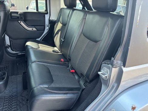 Used 2016 Jeep Wrangler Unlimited Sahara image 27