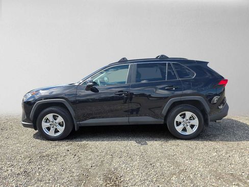 Used 2021 Toyota RAV4 XLE w/ XLE Grade Weather Package AWD/4WD image 6