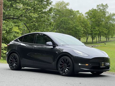 Used 2024 Tesla Model Y Performance AWD/4WD image 1