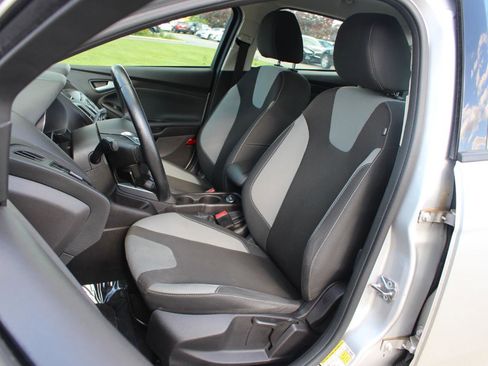 Used 2014 Ford Focus SE w/ SE Sport Package FWD image 15
