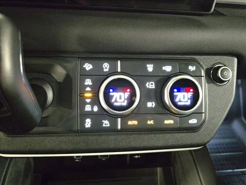 Certified 2024 Land Rover Defender 90 X-Dynamic SE image 23