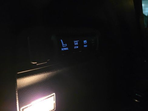 Used 2017 Ford Explorer Platinum image 41