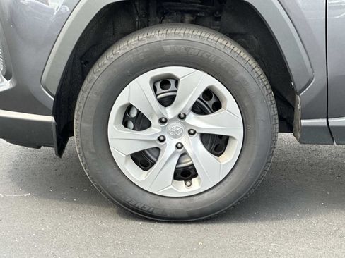 Used 2024 Toyota RAV4 LE AWD/4WD image 9