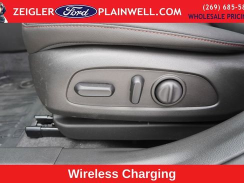 Used 2025 Chevrolet Trax RS w/ Sunroof Package image 19