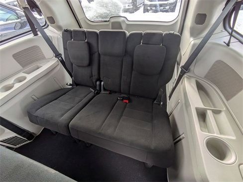 Used 2017 Dodge Grand Caravan SE image 15