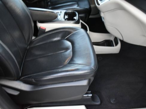 Used 2022 Chrysler Pacifica Touring-L FWD image 31