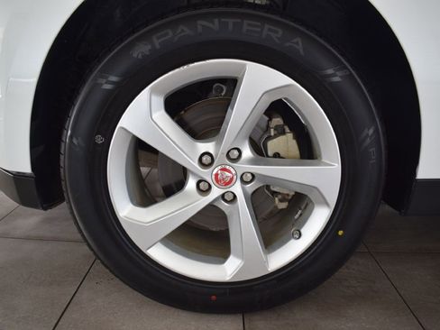 Used 2018 Jaguar F-PACE Premium image 32