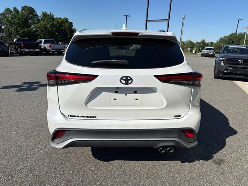 Used 2023 Toyota Highlander XSE FWD image 7
