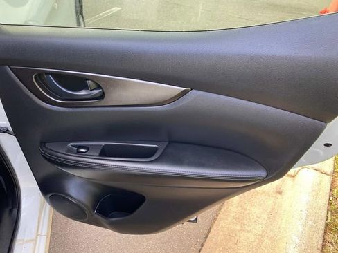 Used 2019 Nissan Rogue Sport S image 34