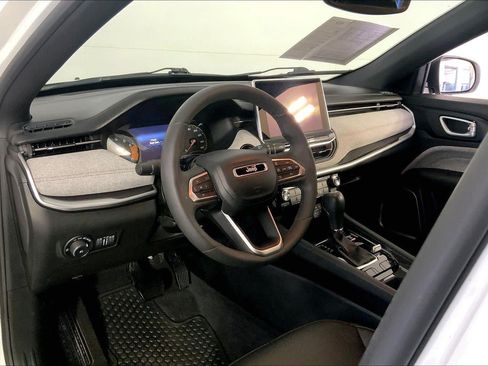 Used 2023 Jeep Compass Latitude AWD/4WD image 14