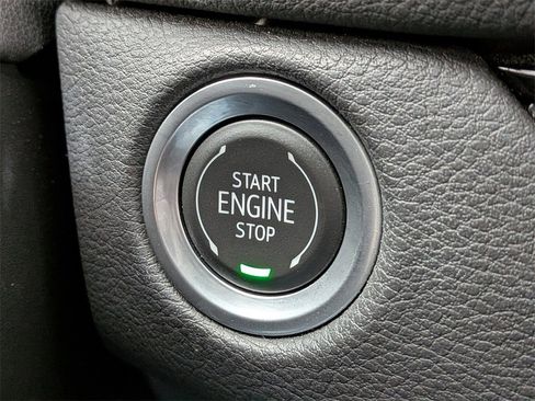 Certified 2025 Cadillac XT4 Premium Luxury image 31