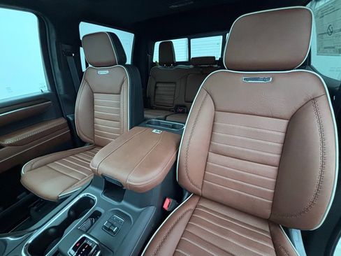 New 2026 GMC Sierra 1500 Denali Ultimate w/ LPO, Black Badging Package image 24