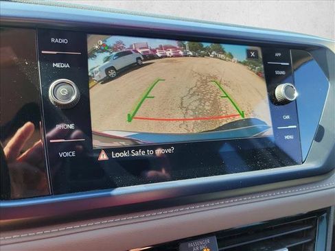 Used 2024 Volkswagen Taos SE FWD image 23