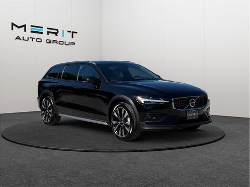 Used 2024 Volvo V60 B5 Cross Country Ultimate w/ Climate Package AWD/4WD image 1