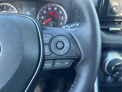 Used 2022 Toyota RAV4 XLE Premium AWD/4WD image 18