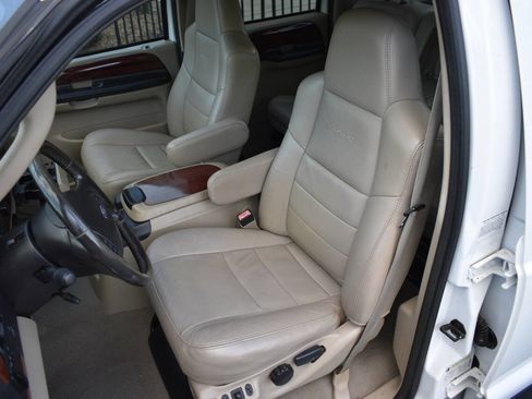 Used 2006 Ford F350 Lariat image 18