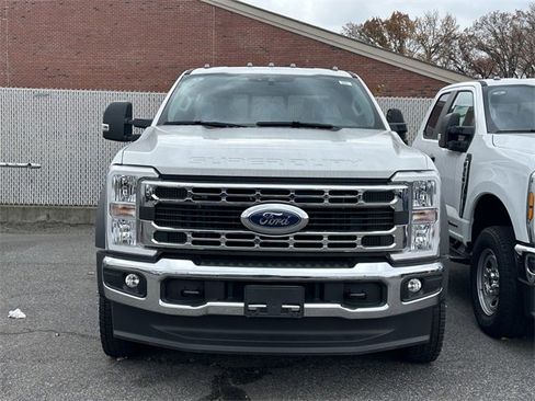 New 2024 Ford F550 4x4 SuperCab Super Duty image 2