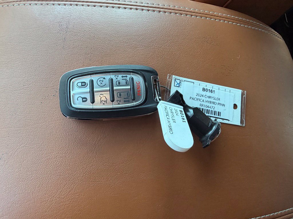 Used 2024 Chrysler Pacifica Pinnacle FWD image 39