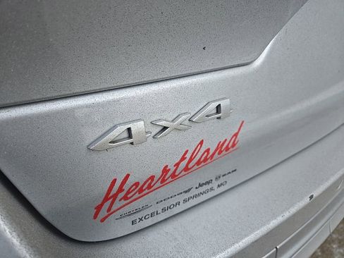 Used 2025 Jeep Grand Cherokee Summit AWD/4WD image 18