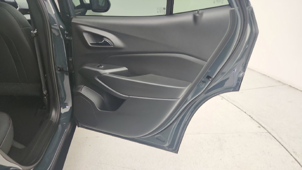 Used 2026 Chevrolet Trax LT FWD image 30