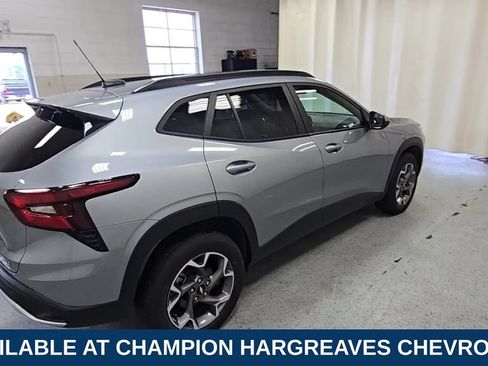 Used 2024 Chevrolet Trax LT w/ Driver Confidence Package FWD image 10