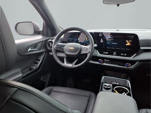 Used 2026 Chevrolet Equinox LT w/ Convenience Package II image 10